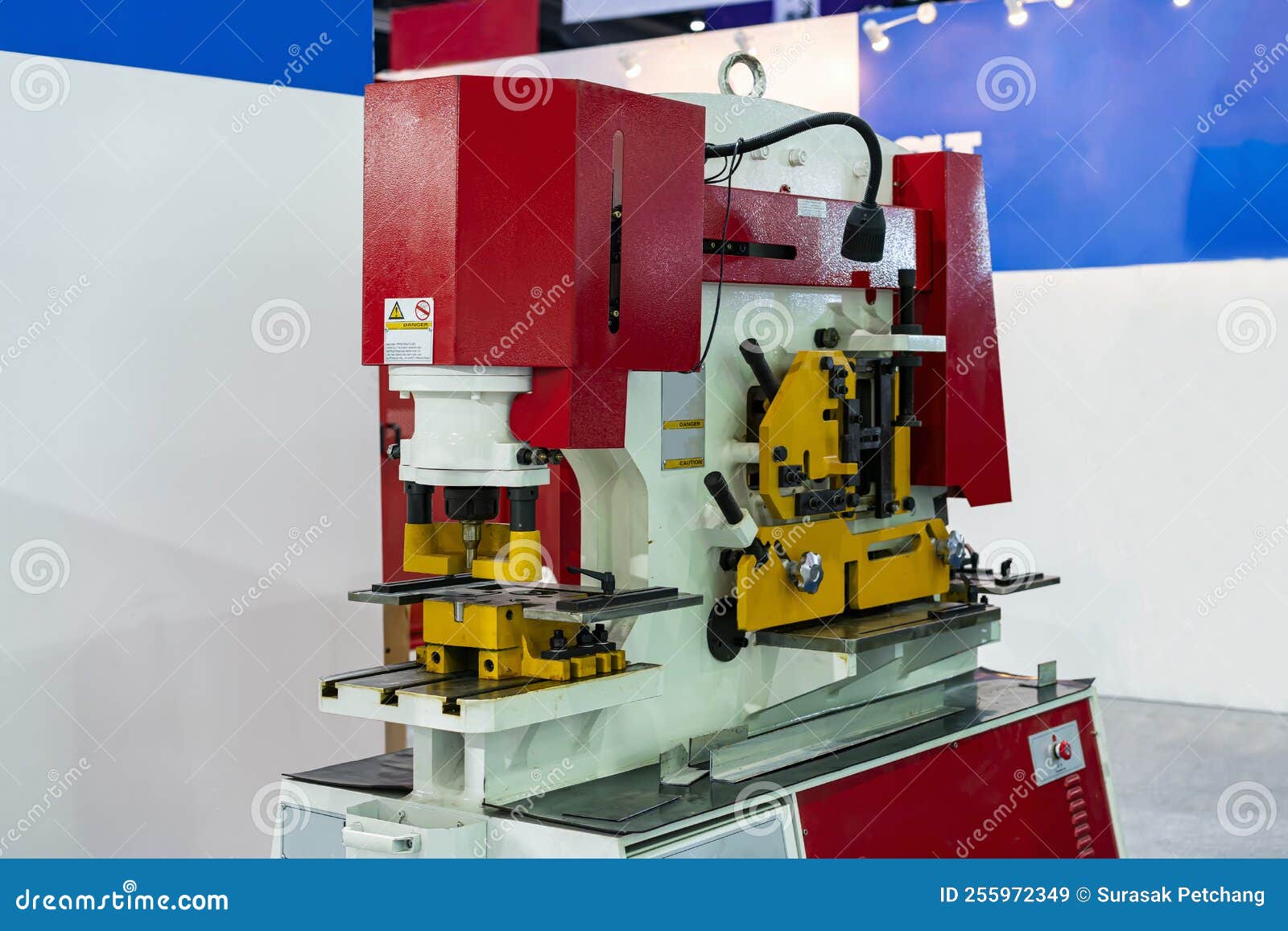 Compact Hydraulic Punch Shear Bender and Notching Machine for Cutting