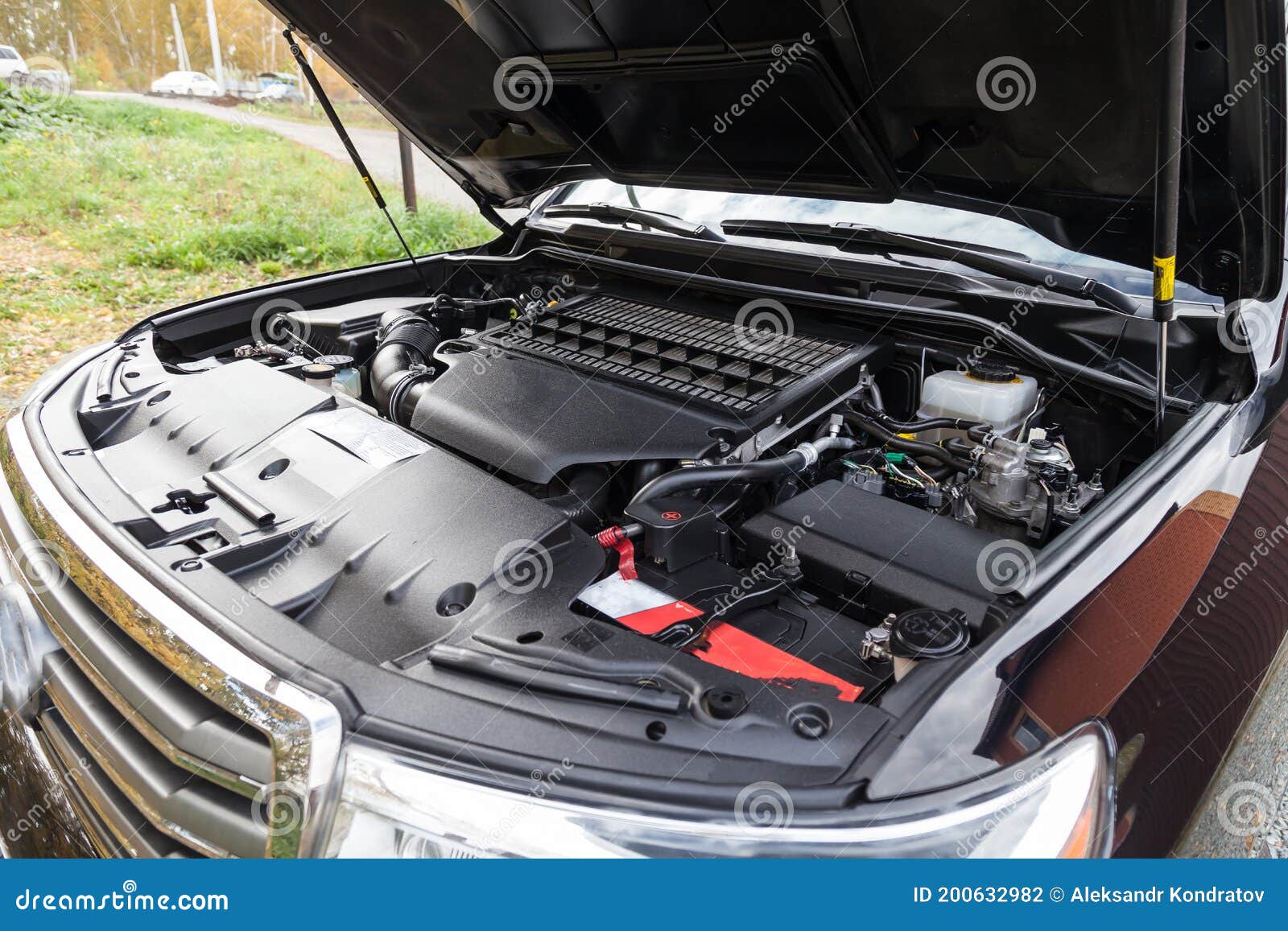 Photo libre de droit de Compartiment Moteur Dune Vieille Voiture Capot  Ouvert Avec Des Détails De Voitures Anciennes Autodéchets banque d'images  et plus d'images libres de droit de Acier - iStock