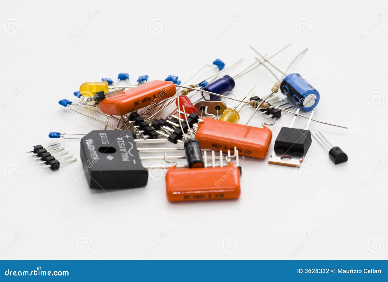 Componenti elettronici fotografia stock. Immagine di circuiti - 3628322