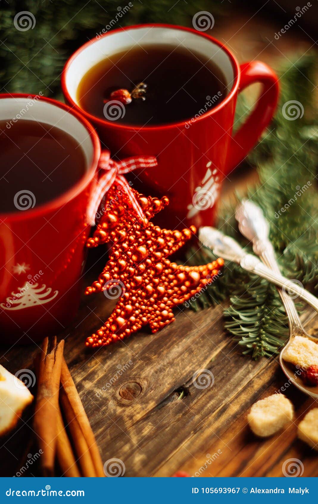 Composição Do Natal Bandeja De Bolo De Do Natal Pasqua, Caneca Vermelha De Chá E De Decoração Do Ano Novo Do Natal - Refeições Ma Imagem de Stock - Imagem de vela, Composição Do Natal Bandeja De Bolo De Do Natal Pasqua, Caneca Vermelha De Chá E De Decoração Do Ano Novo Do Natal - Refeições Ma Imagem de Stock - Imagem de vela,