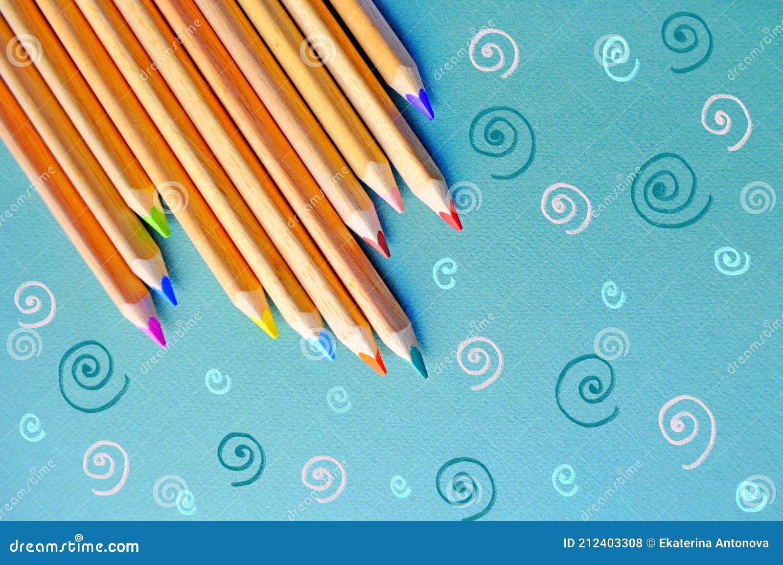 Composición De Lápices De Colores Con Lápices De Colores Para Niños. Foto  de archivo - Imagen de arte, composiciones: 212403308