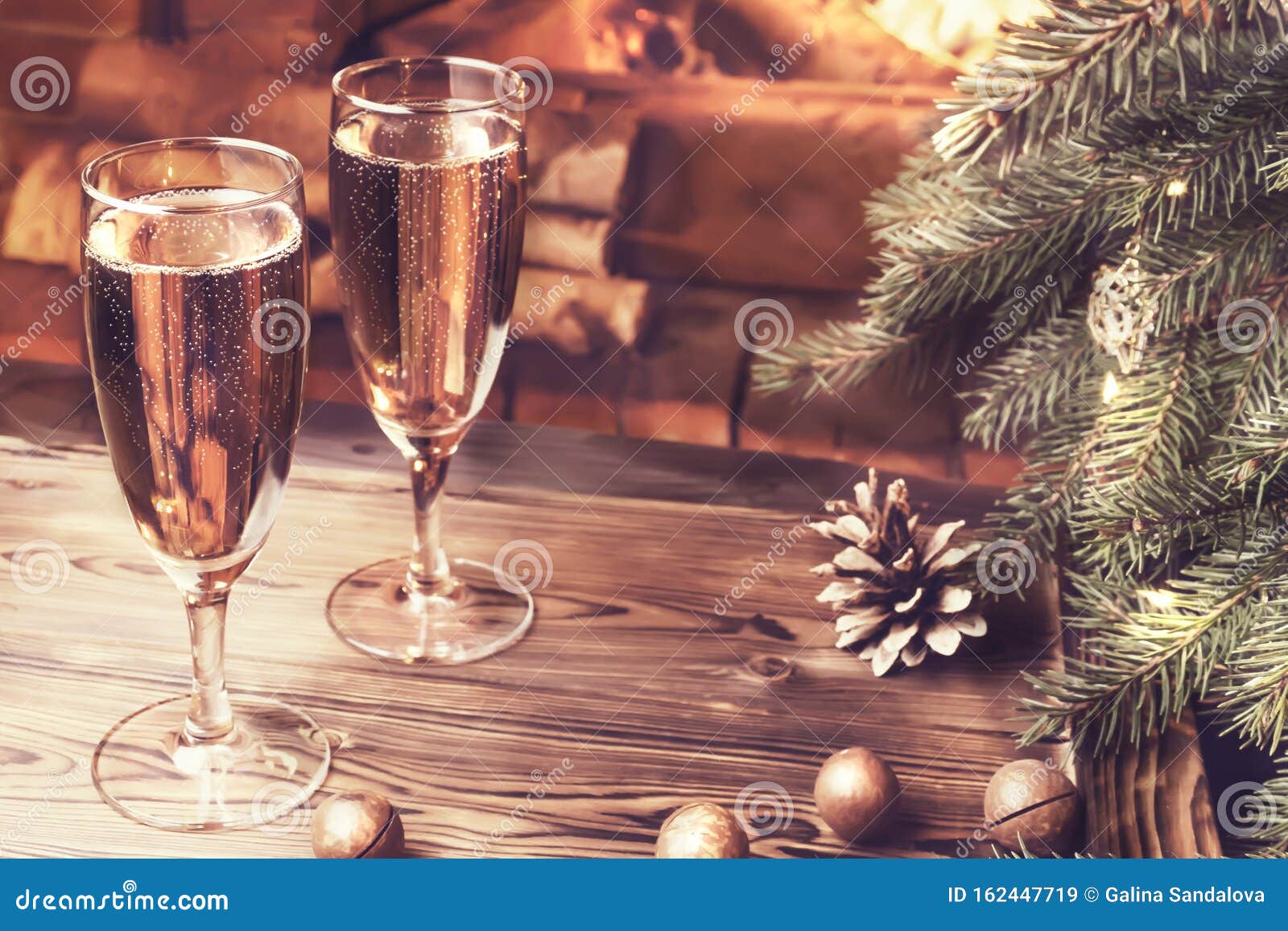 muñeco de navidad con vasos