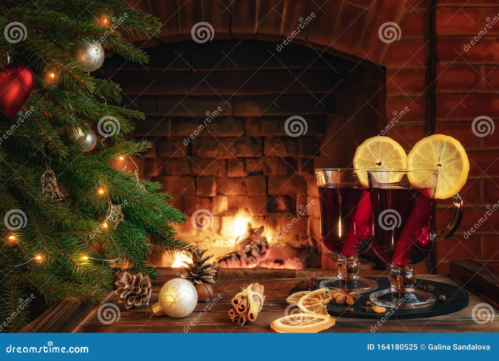 muñeco de navidad con vasos