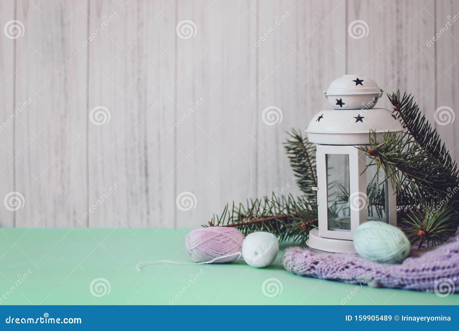 Composition Chaleureuse De Noel D Hiver Maquillage Carte De Voeux Avec Pull Lampe Billes De Fil Et Branches De Sapin Sur Le B Image Stock Image Du Noel Branches Composition Chaleureuse De Noel D Hiver Maquillage Carte De Voeux Avec Pull Lampe Billes De Fil Et Branches De Sapin Sur Le B Image Stock Image Du Noel Branches