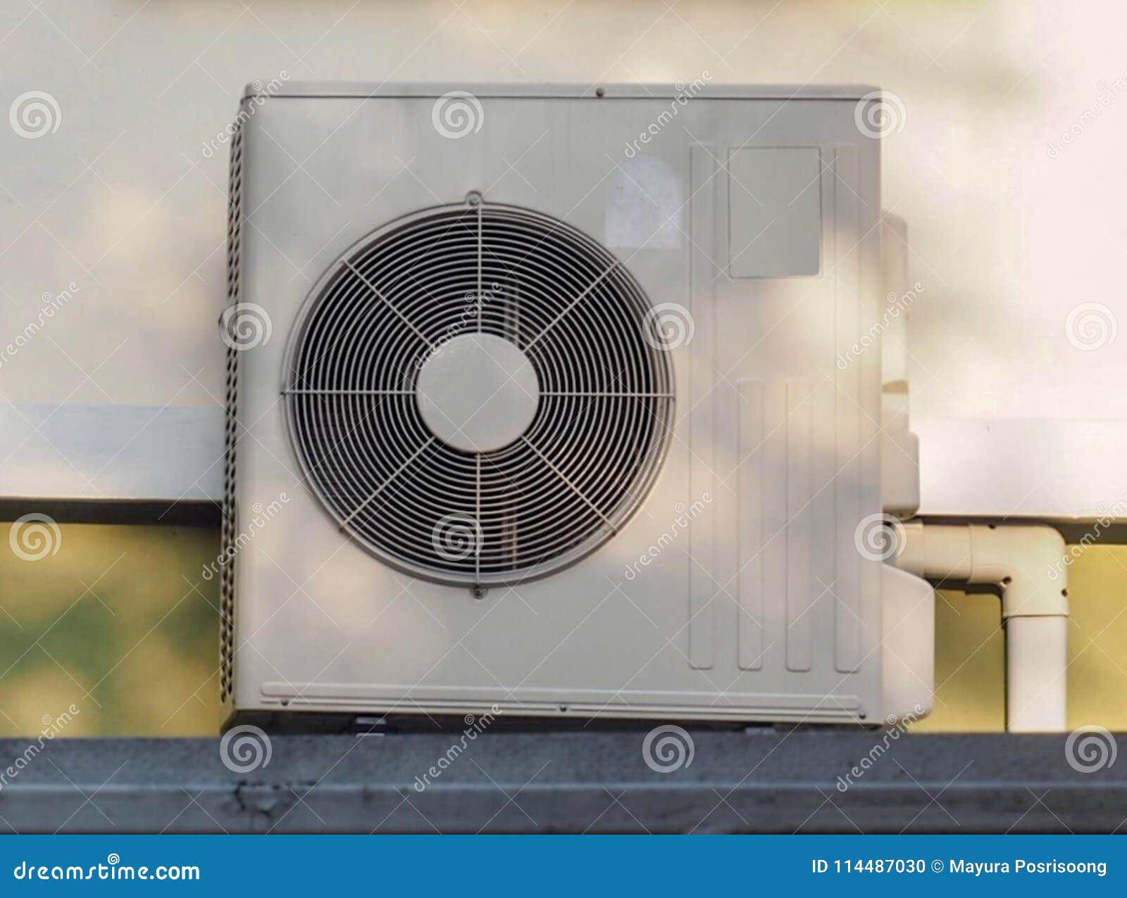 Compresor de aire viejo foto de archivo. Imagen de afuera 114487030