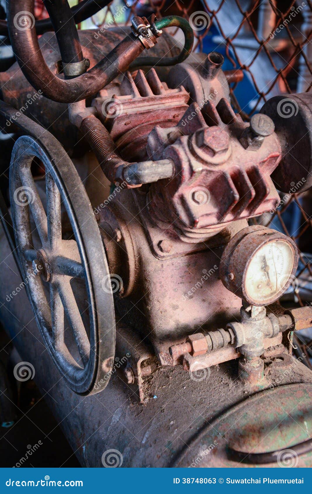 Compresor de aire viejo imagen de archivo. Imagen de motor 38748063