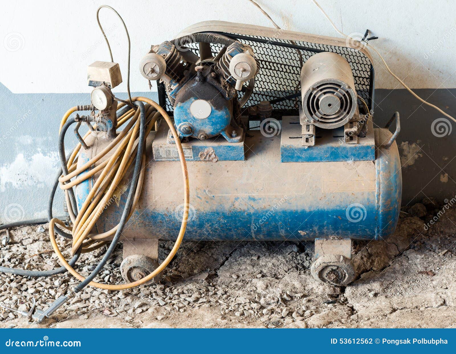 Compresor de aire viejo foto de archivo. Imagen de exterior 53612562