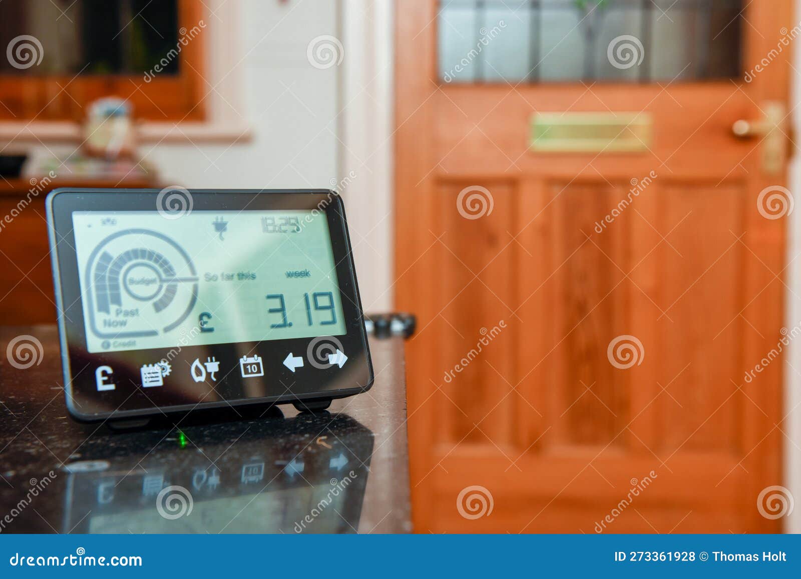 Compteur D'énergie Intelligent Dans Un Intérieur De La Maison Pour  Surveiller La Consommation D'électricité Dans La Maison Et Rédu Photo stock  - Image du budget, moniteur: 273361928