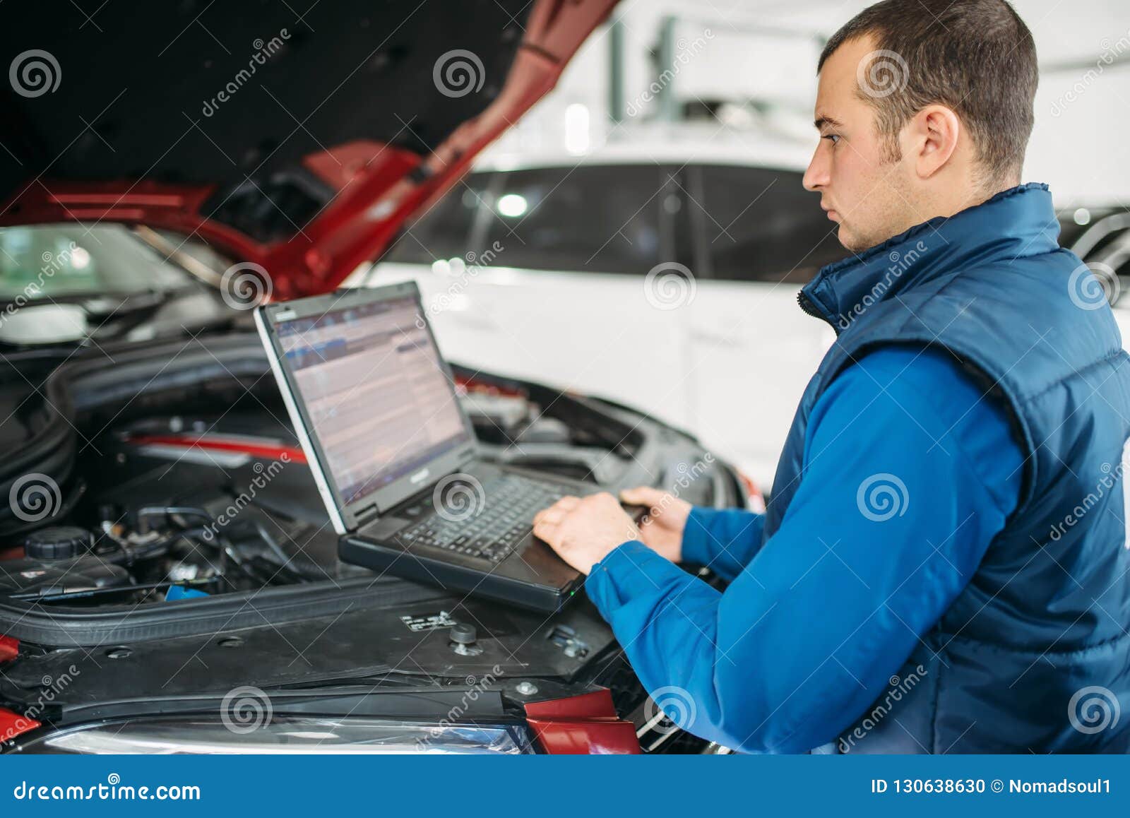 Vooruitzien Geneeskunde zingen Computer Diagnostics of the Car in Auto-service Stock Photo - Image of  industry, repair: 130638630