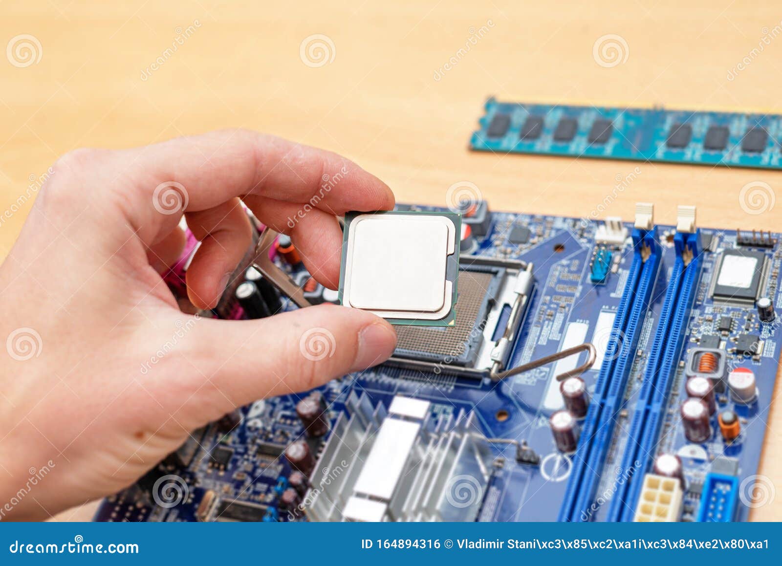 Installing processor shop on motherboard