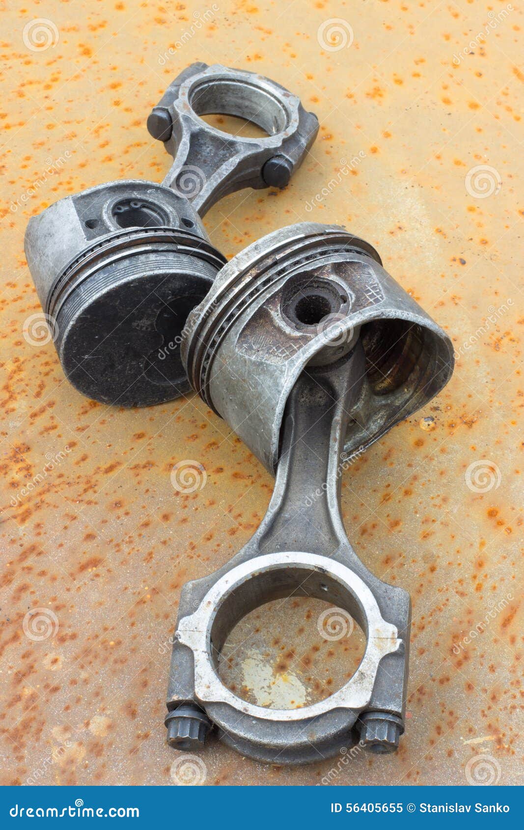 Con una barra de pistón imagen de archivo. Imagen de aislado 56405655