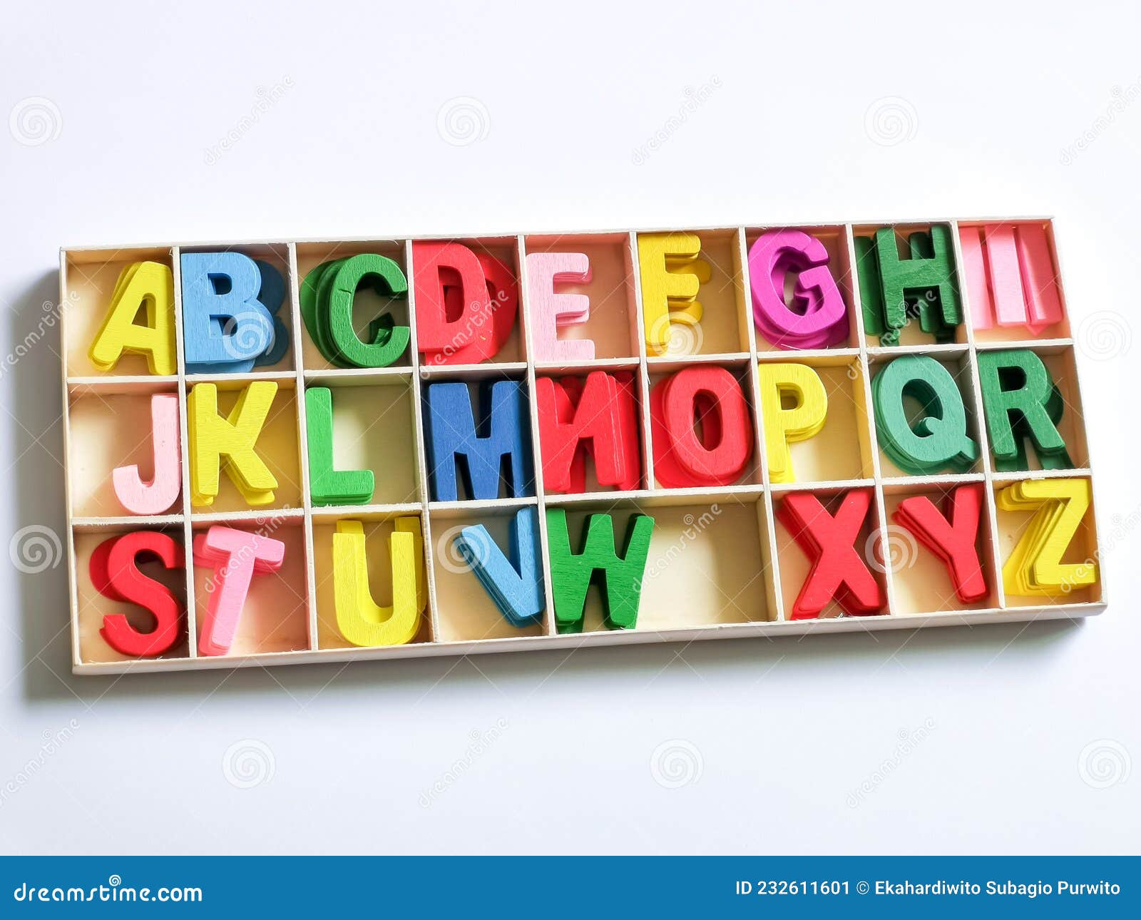 Weg Acrônimo Em Letras De Alfabeto Em Madeira Isolado Sobre Fundo Colorido  Foto de Stock - Imagem de colorido, letras: 211019052