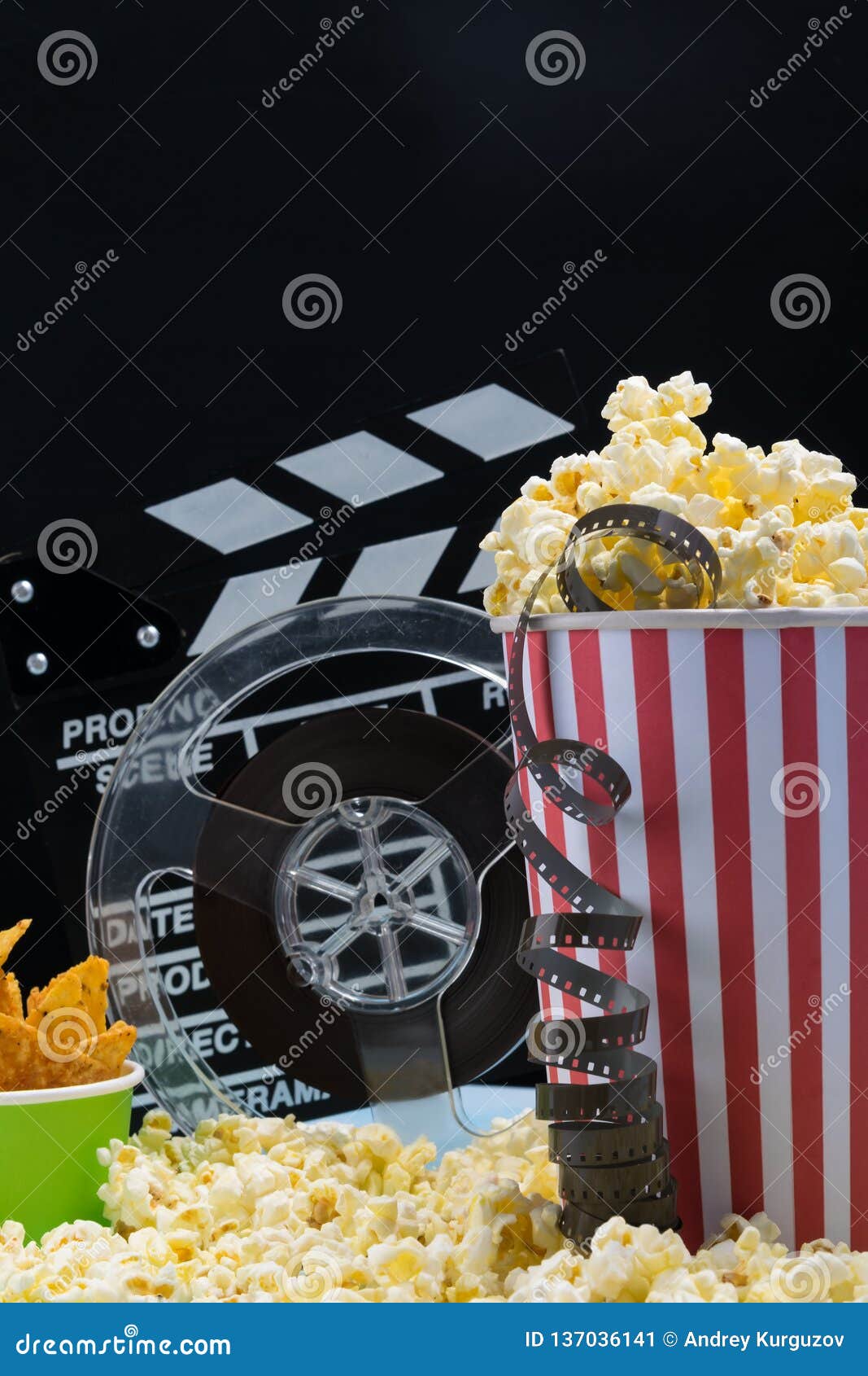 Concept De Fond De Cinema Pour La Premiere Du Nouveau Film Endroit Pour L Inscription Image Stock Image Du Premiere Inscription Concept De Fond De Cinema Pour La Premiere Du Nouveau Film Endroit Pour L Inscription Image Stock Image Du Premiere Inscription