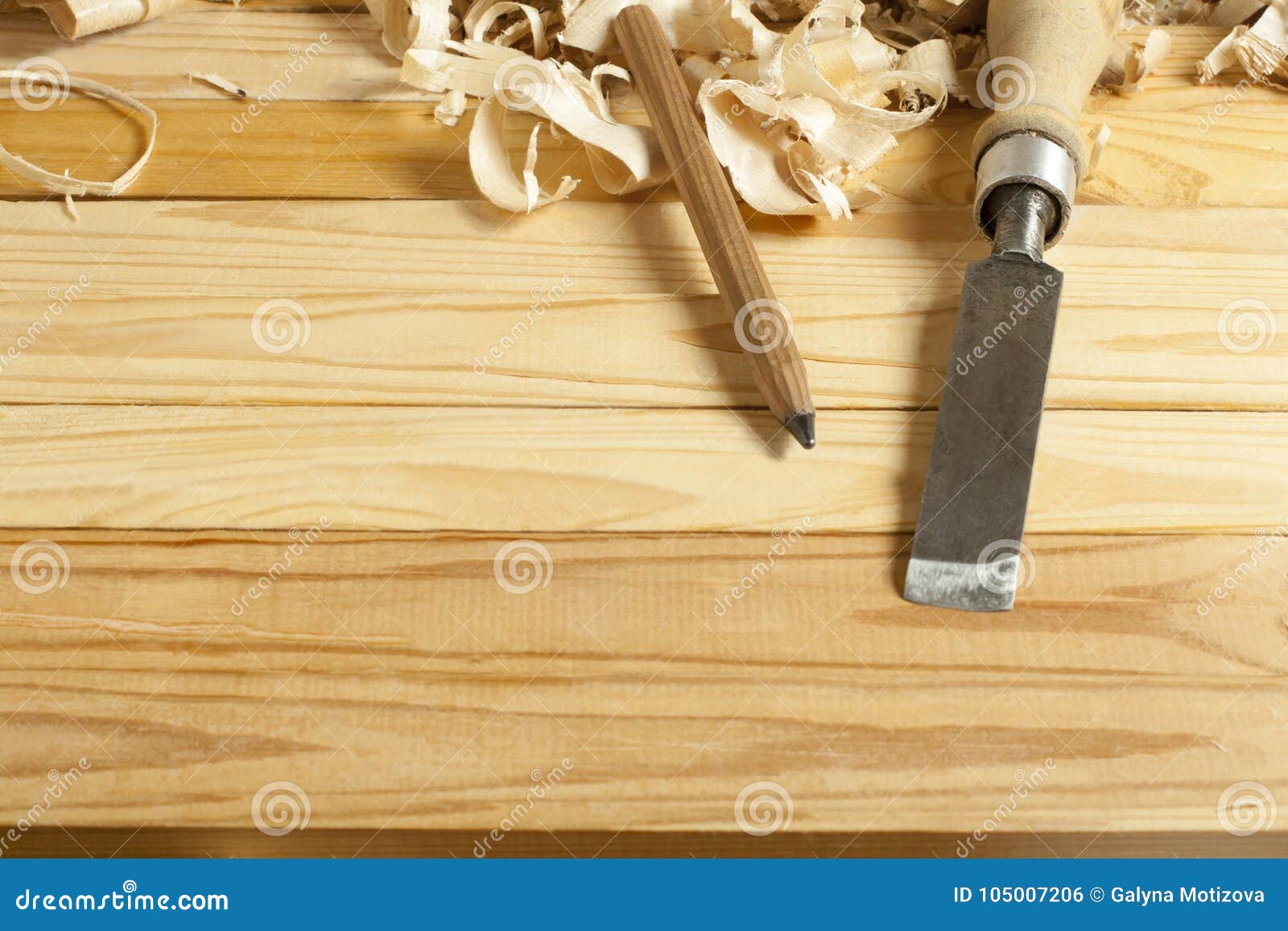 Concept De Menuiserie Lieu De Travail De Charpentier De Menuisier Outils De  Construction Sur La Table En Bois Avec Des Copeaux Co Photo stock - Image  du matériaux, artisan: 105007206