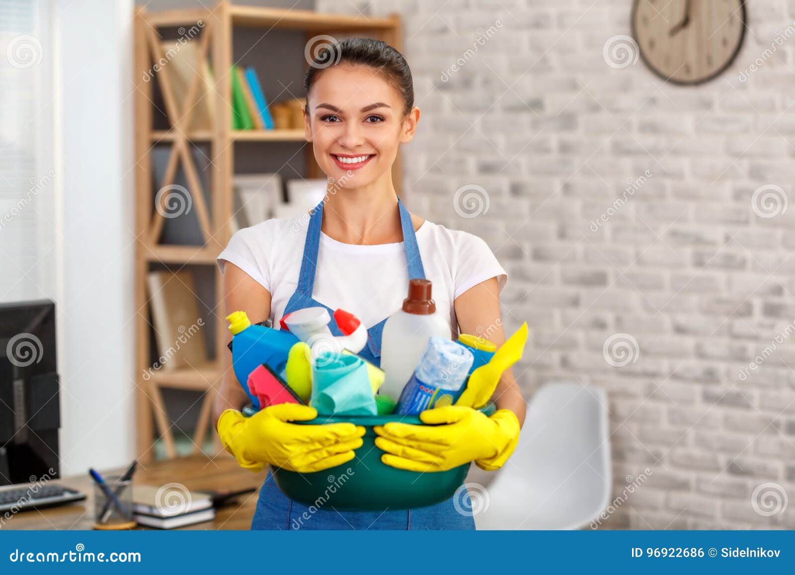 https://thumbs.dreamstime.com/z/concept-home-cleaning-services-studio-shot-housekeeper-beautiful-woman-office-woman-wearing-gloves-smiling-holding-bowl-96922686.jpg