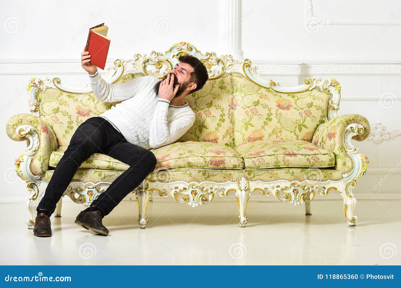 Téléchargement gratuit Images Concept Humoristique De Litterature Type Lisant Le Vieux Livre dernière par