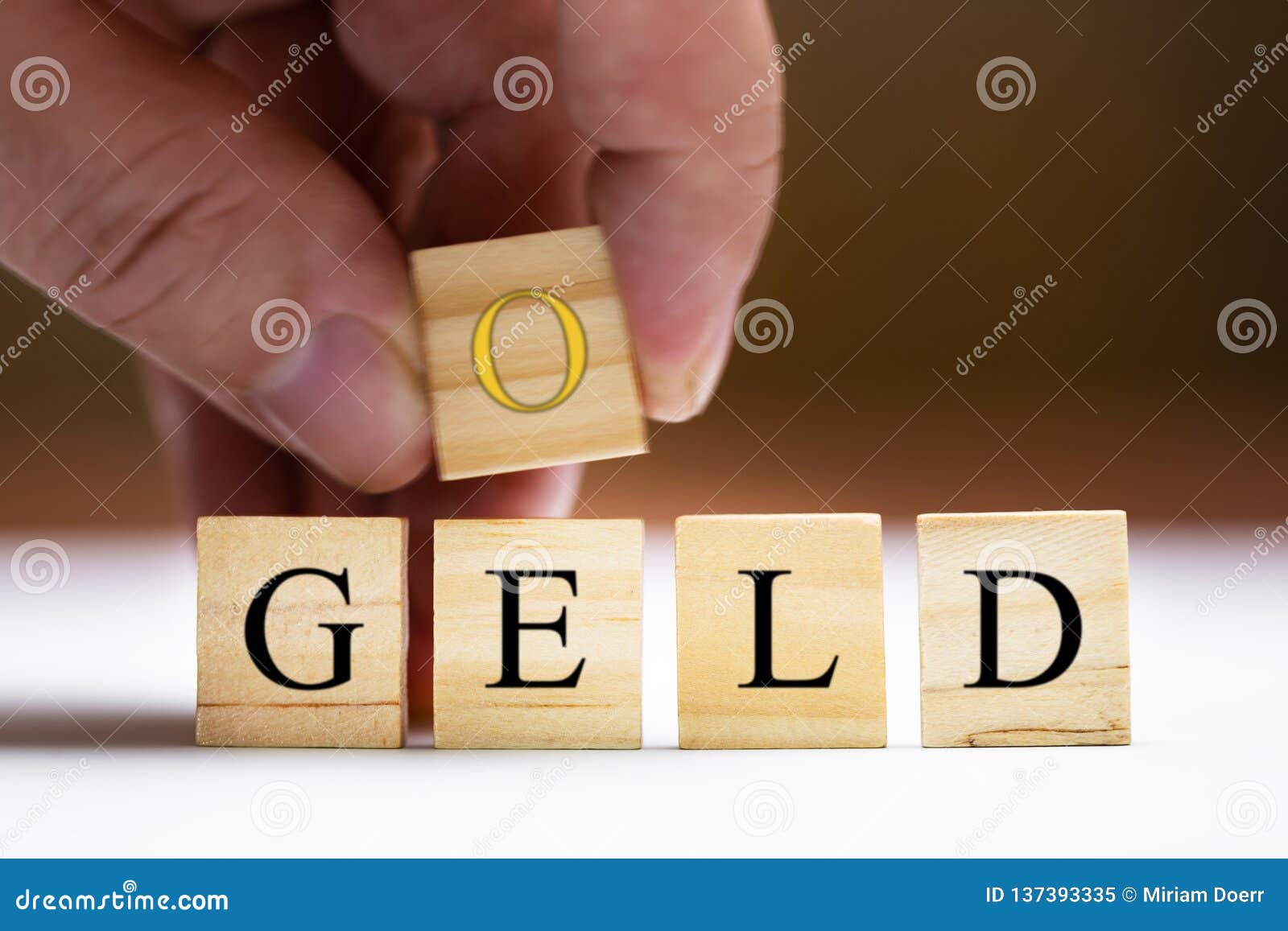 concept investment, gold trading gold to make money, geld means in german money