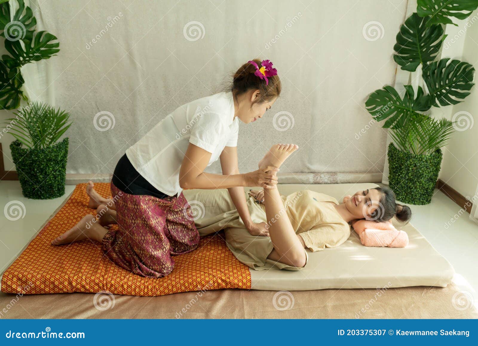 Asian girl orgasm massage
