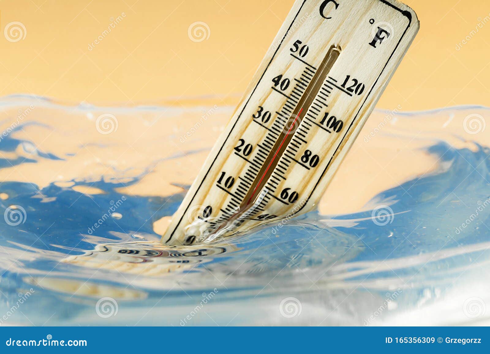 Termómetro en agua caliente Imagen Vector de stock - Alamy