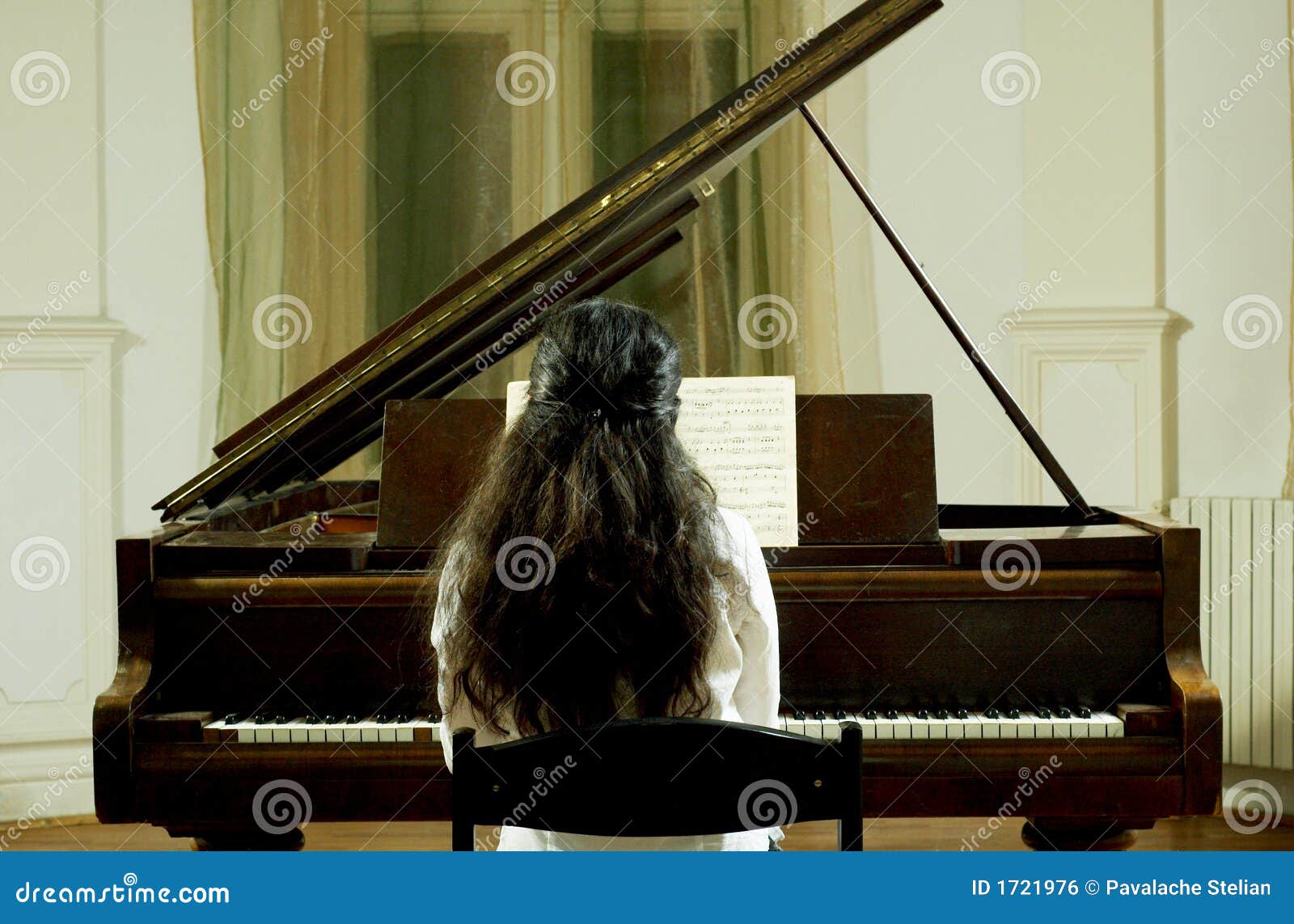 concert pianist at the piano
