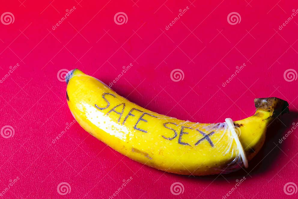 Concetto Del Sesso Sicuro Del Preservativo Sulla Banana Immagine Stock Immagine Di Lattice 1303