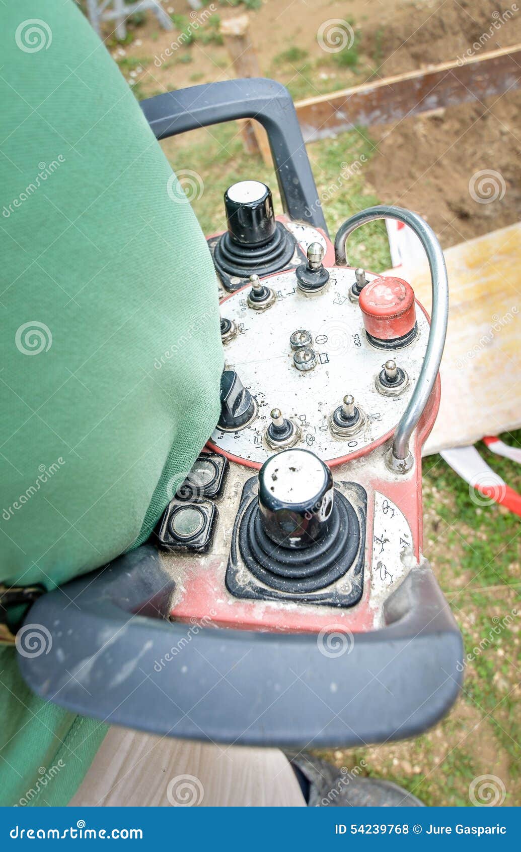 Concrete Pump Operator with Remote Control for Boom Pump Truck a Stock