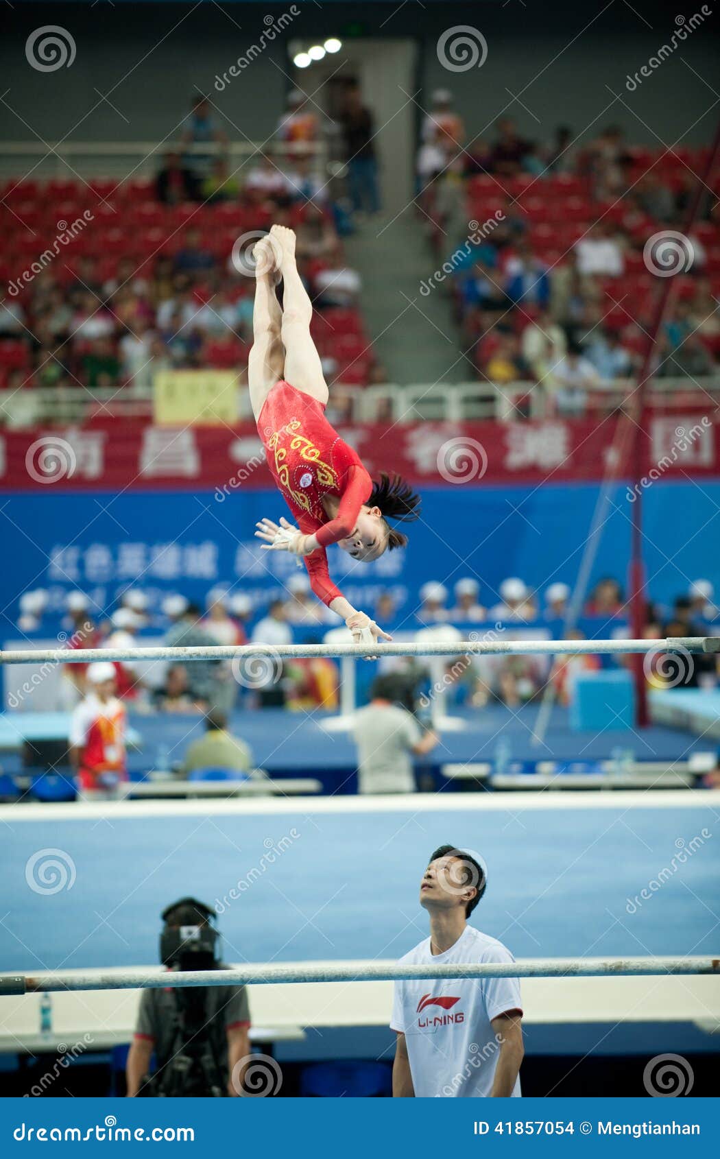 Concurrence Barre-chinoise Asymétrique De Gymnastique Dans Les