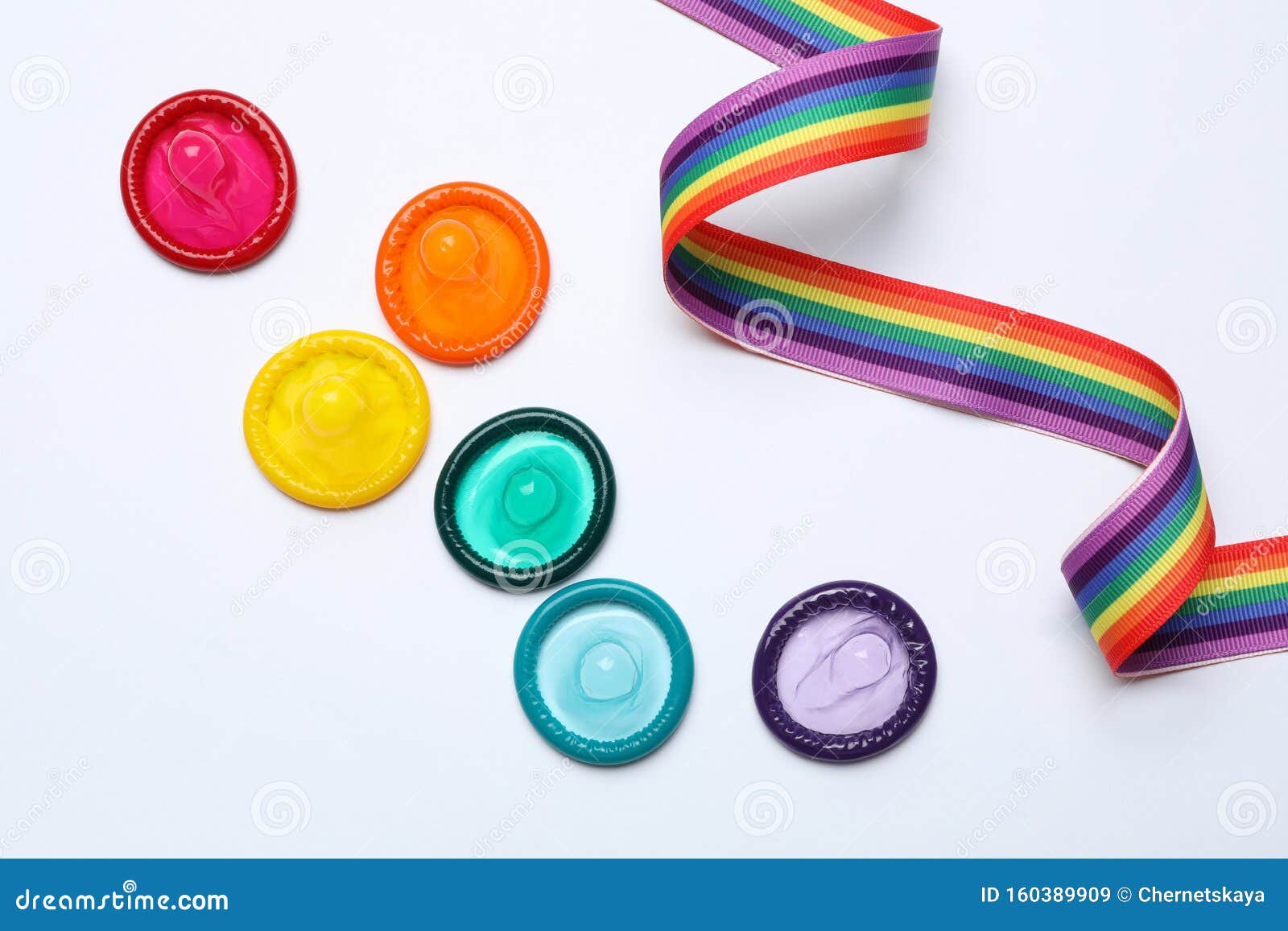 Condom Colorata E Nastro Arcobaleno Sullo Sfondo, Vista Superiore Concetto  LGBT Immagine Stock - Immagine di colore, sfondo: 160389909