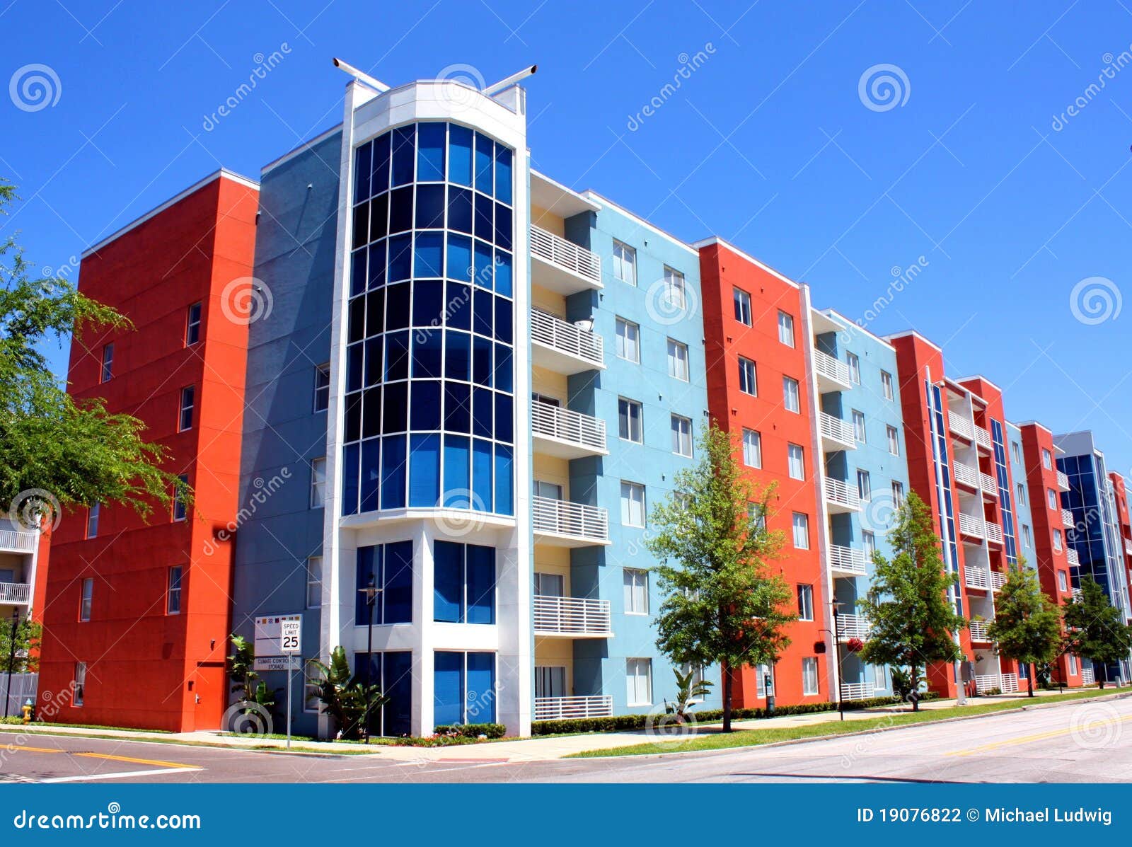 Condominium in Tampa stock photo. Image of destination 19076822