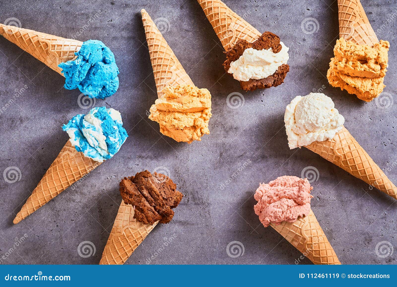 Cones De Gelado Deliciosos Da Especialidade Imagem de Stock Imagem de escolha, azul 112461119