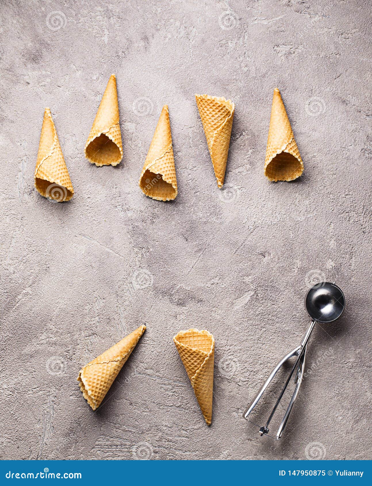 Cones Do Waffle Para O Gelado Imagem de Stock Imagem de fundo, colher
