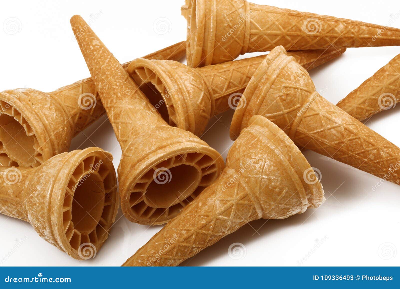 Cones Para O Gelado No Fundo Branco Imagem de Stock Imagem de