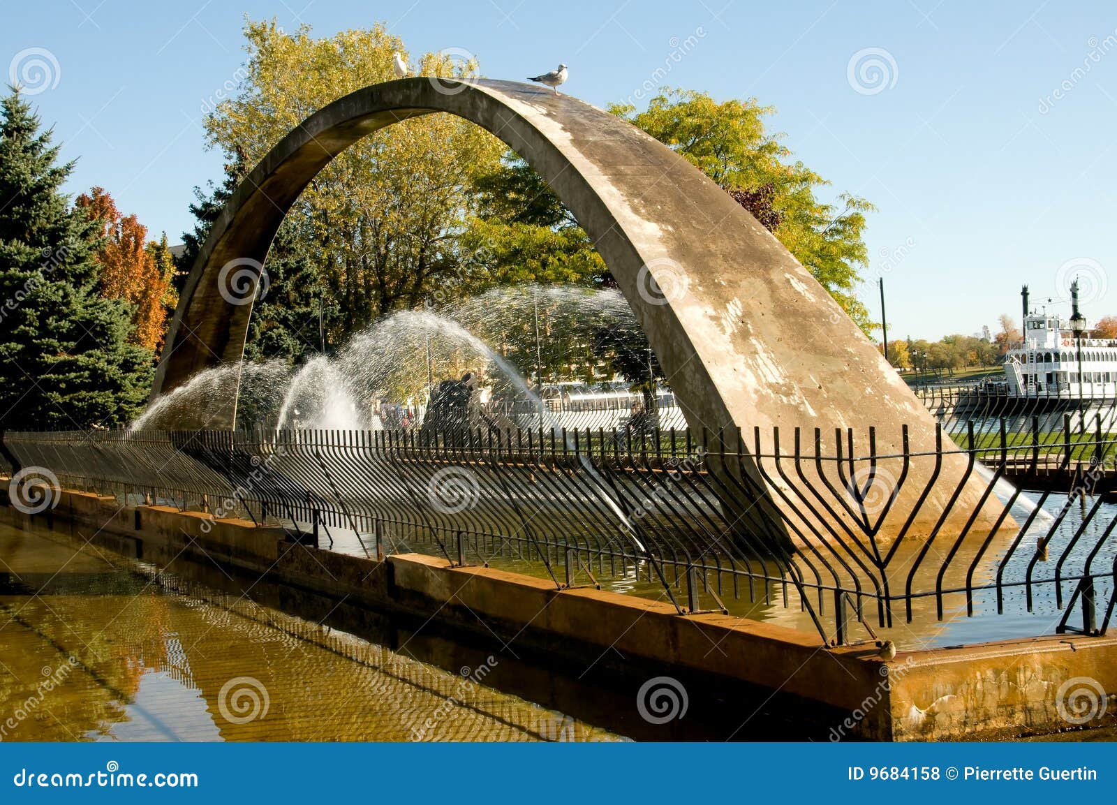 confederation arch fountain