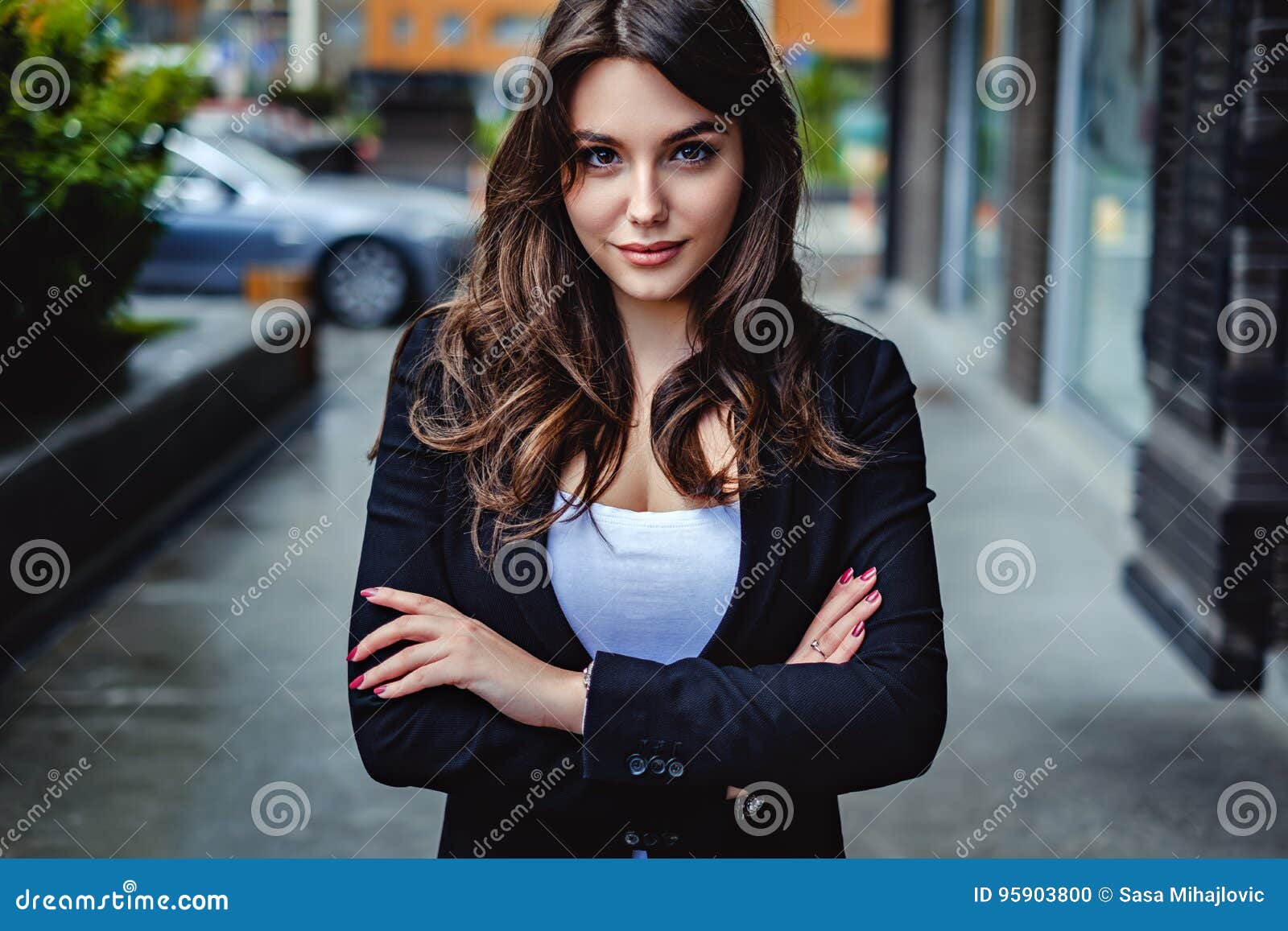 confident business woman looking at the camera