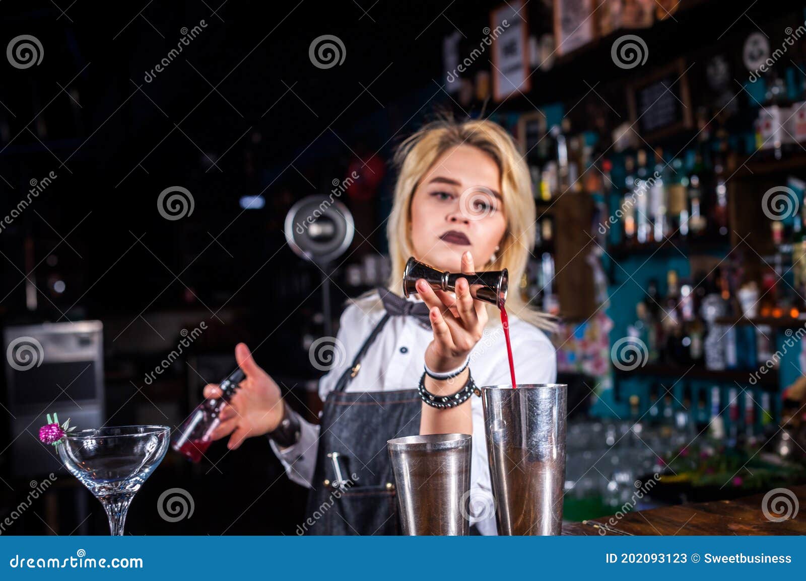 Charismatic Girl Mixologist Demonstrates the Process of Making a ...