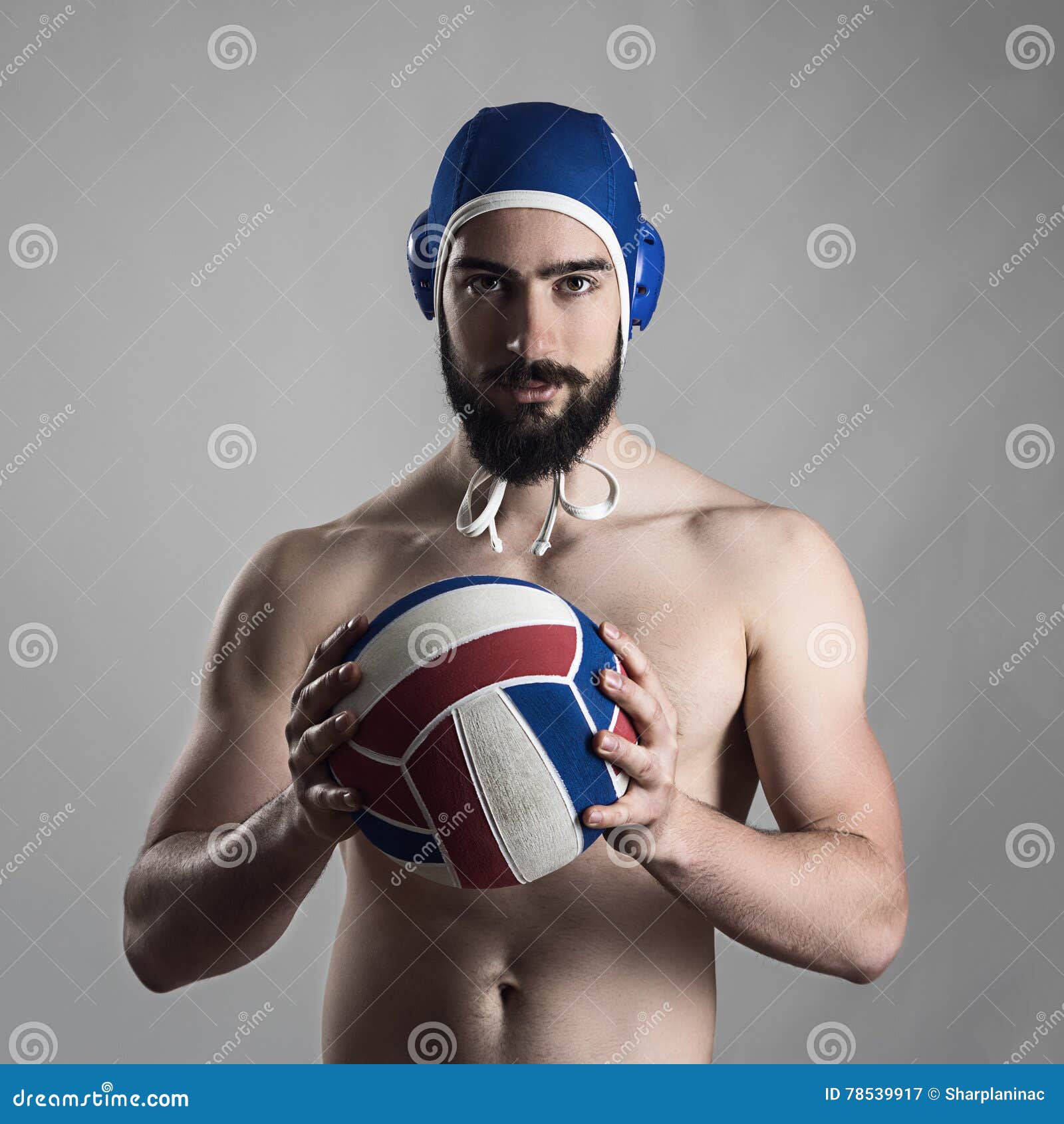 Waterpolo Jogo Nadador Jogador Irreconhecível Atrás Da Foto Traseira Com  Bola Na Mão Jogar Ação Closeup. Foto Royalty Free, Gravuras, Imagens e  Banco de fotografias. Image 189328489