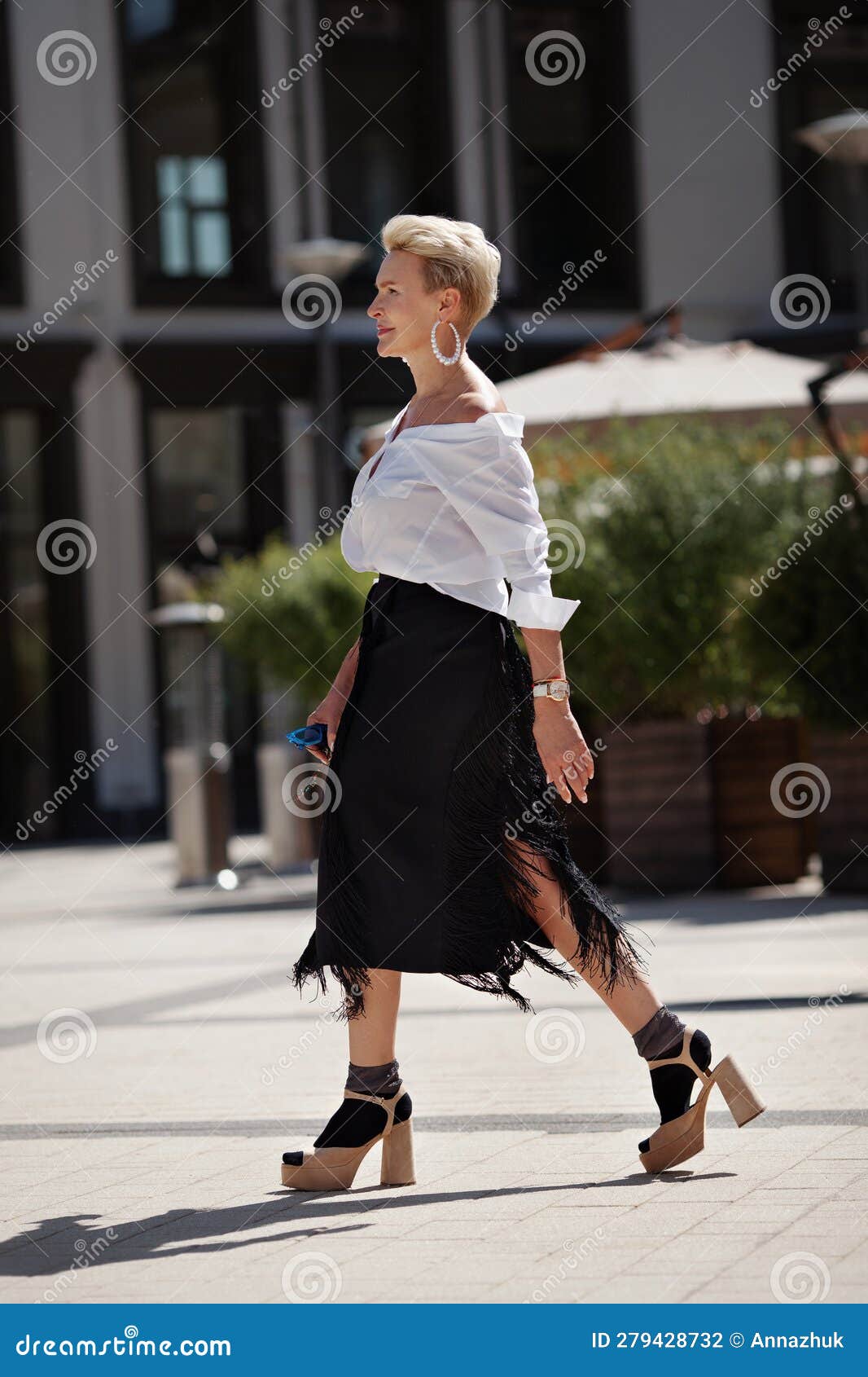 Abbigliamento donna hotsell matura
