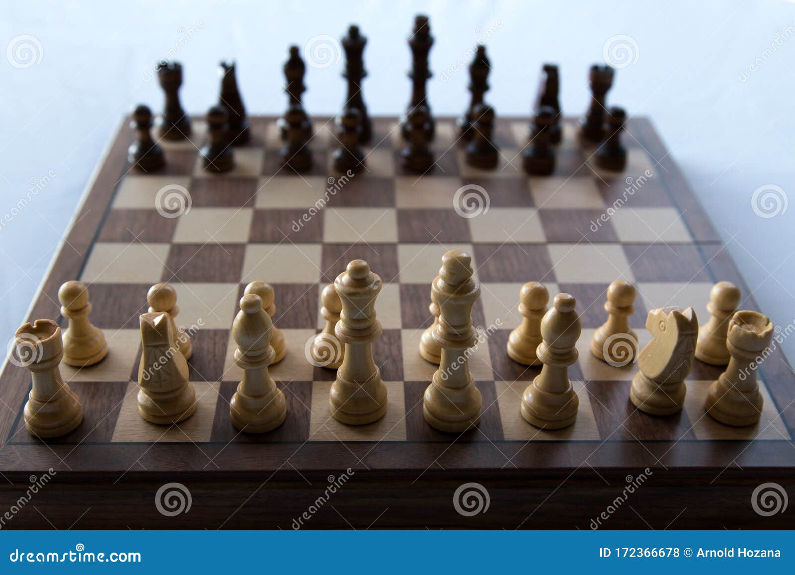 Configuração Do Tabuleiro De Xadrez Antes De Um Jogo Foto de Stock - Imagem  de esportes, xadrez: 172366678