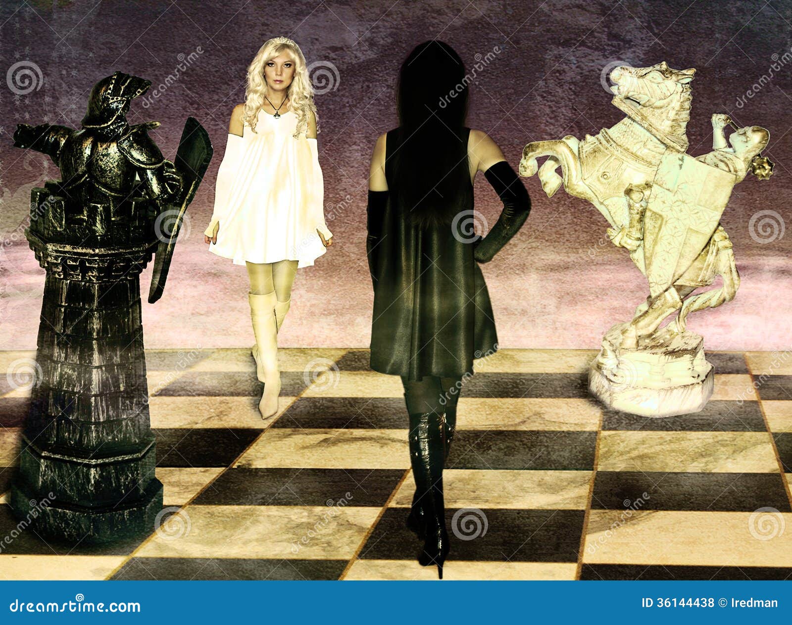 На шахматной доске осталось 5. Королева на шахматной доске. Женщина Королева на шахматной доске. Ферзь девушка на шахматной доске. Место королевы на шахматной доске.