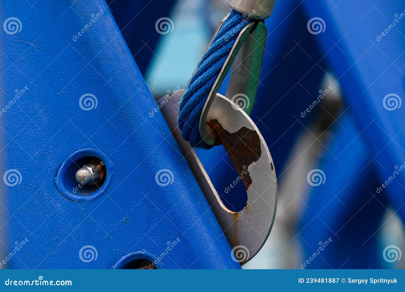 Connection with a Steel Cable when Installing the Structures Outdoor