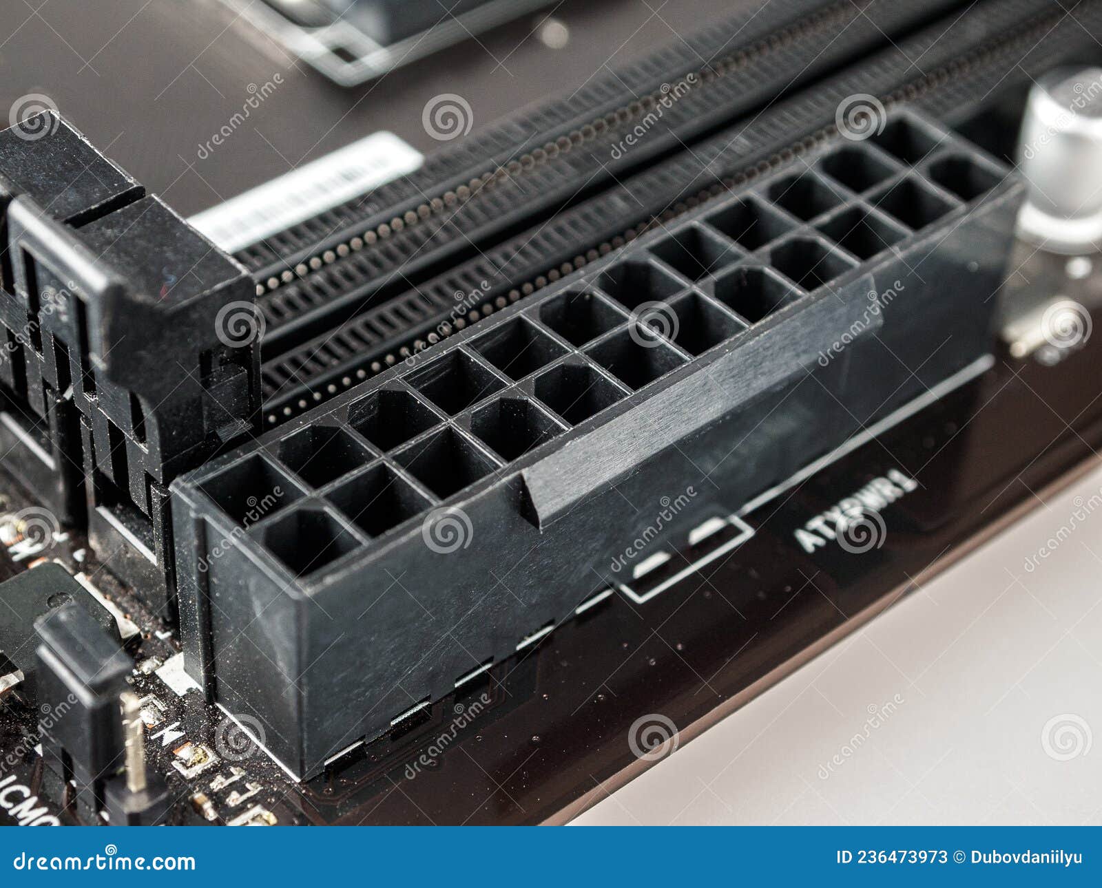 connector for connecting the main power cable to the computer motherboard and the processor power cable, 24 and 8 pins, unit power