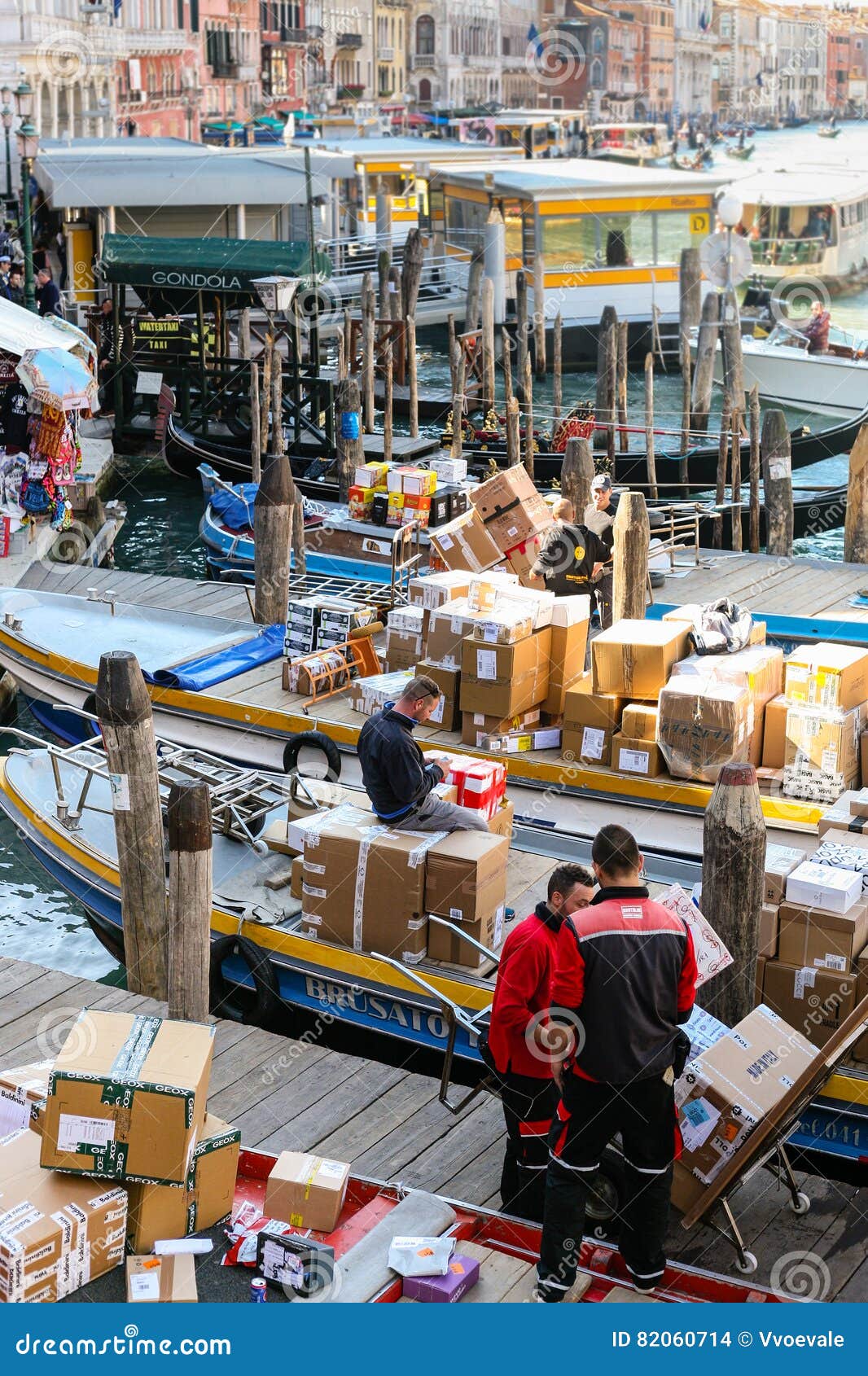 Consegna Di Posta a Venezia Immagine Stock Editoriale Immagine di