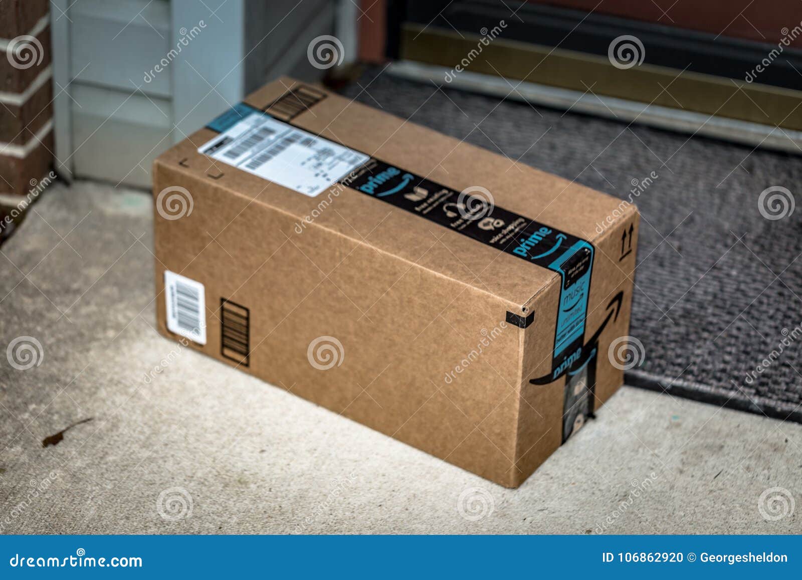 Consegna Marrone Principale Della Scatola Di Amazon Immagine Editoriale