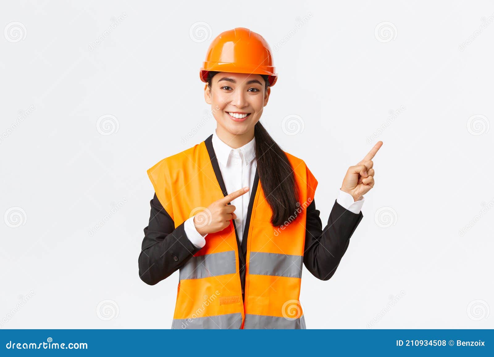 Construcción De Edificios Y Concepto Industrial. Sonriente Mujer Asiática  Ingeniera En Casco De Seguridad Y Ropa Reflectante Foto de archivo - Imagen  de empresario, atractivo: 210934508