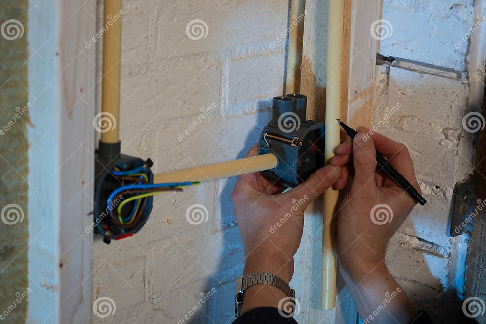 Constructing and Installing Electrical Wiring in a Home Using Cavity