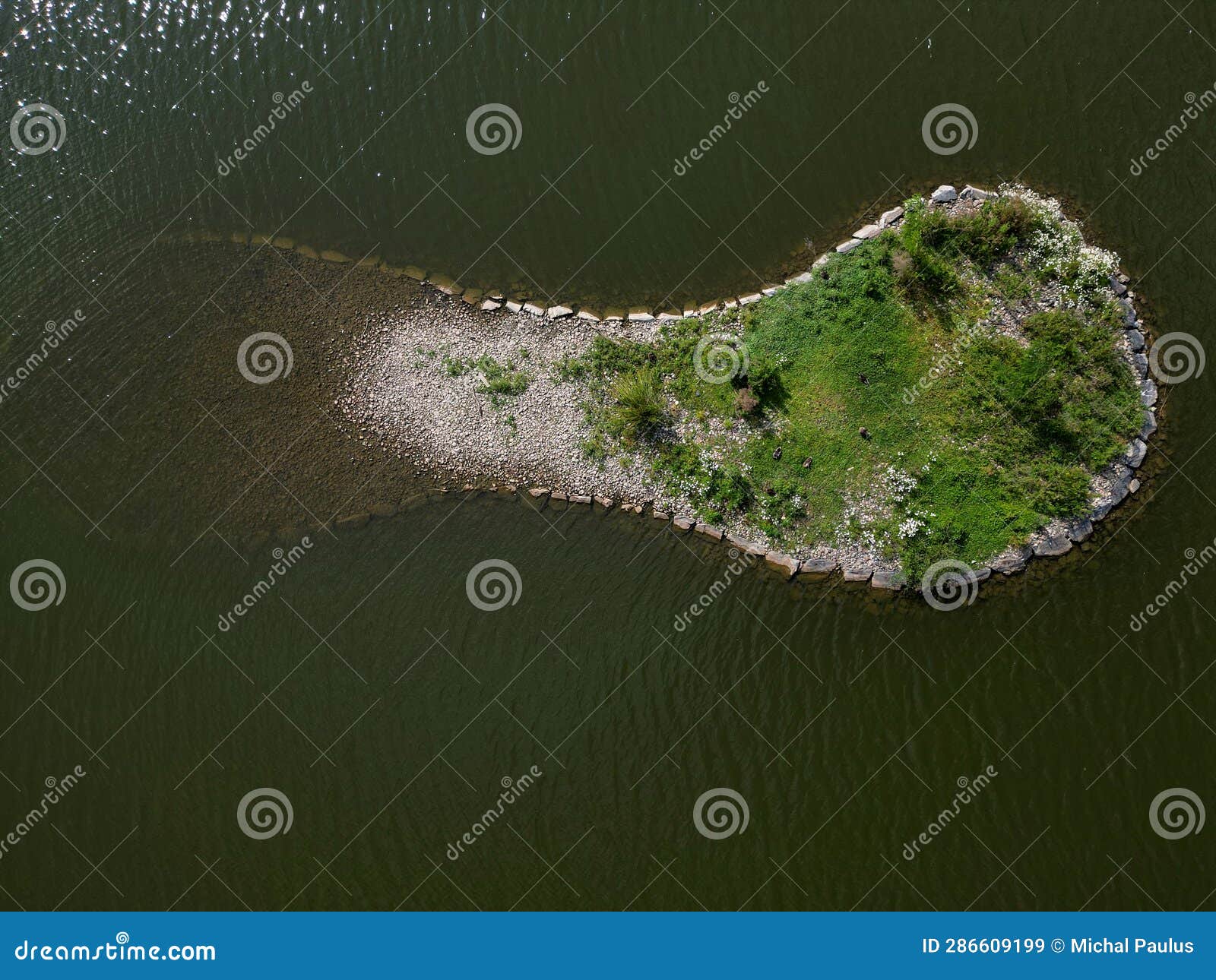 Construction of Artificial Islands with a Gradual Entry into the Water