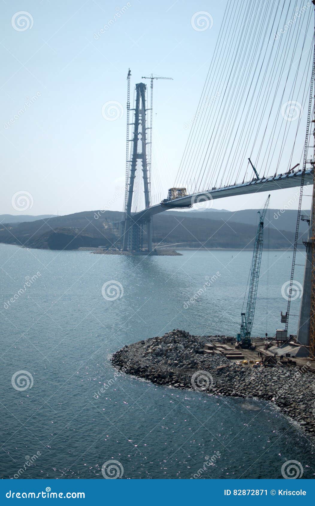 Construction of the Cablestayed Bridge. Cablestayed Pylon in