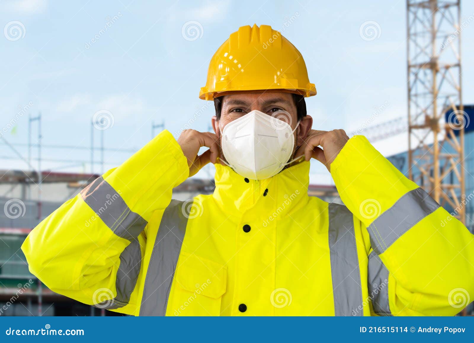 construction engineer wearing ffp2 face mask