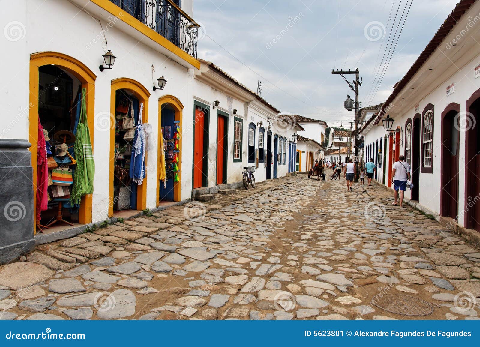 Construction historique de Paraty. Les constructions colorées de type portugais typique sur une rue en pierre dans le centre ville historique de Paraty, Rio de Janeiro, Brésil.