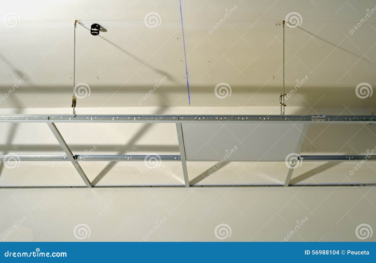 construction of the structure of a suspended ceiling